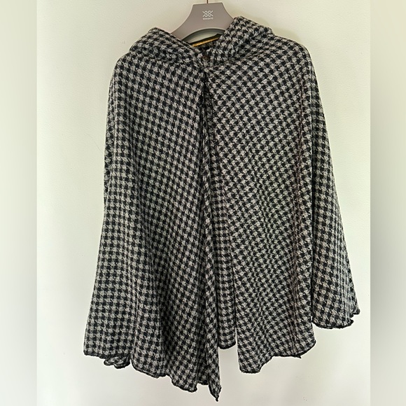 Cape en lainage. Small. - Picture 2 of 4